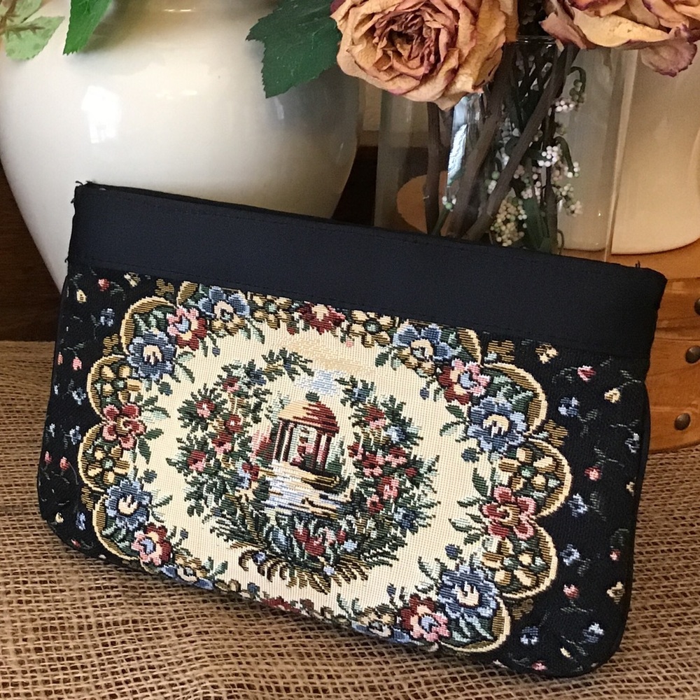 Vintage Walborg tapestry purse.  Carry with Chain handle or as a clutch.